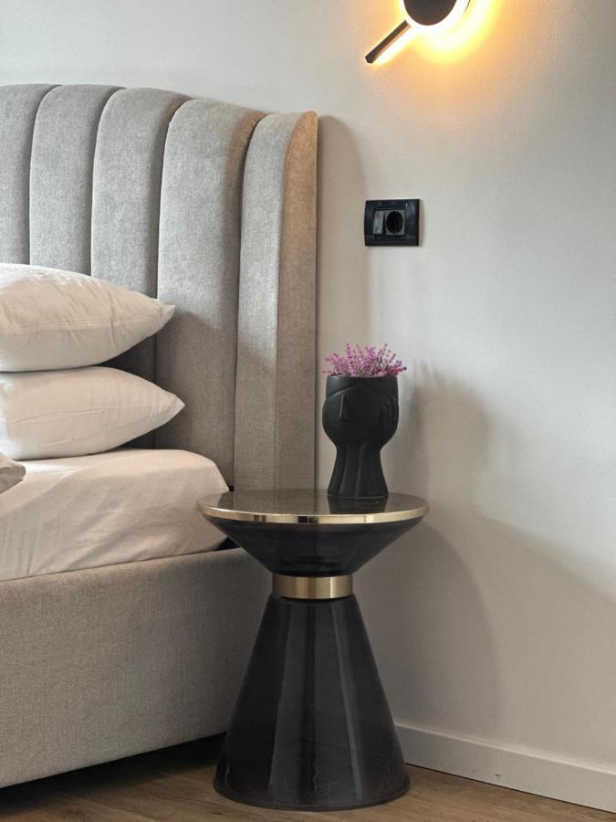 Peaceful Condo For Romantic Getaways Near Black Church - 3Min Walk Braşov Esterno foto